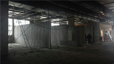 輕質隔墻板安裝現場